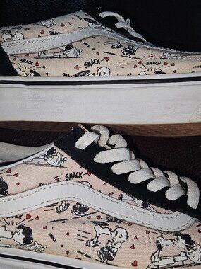 VANS OLD SKOOL LADIES SNEAKS Size 7